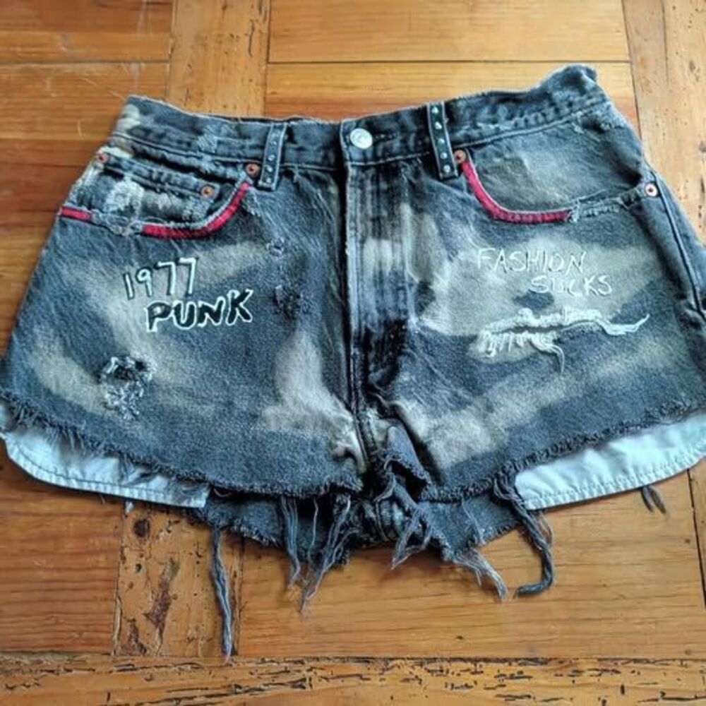 Levi’s Punk Distressed Cutoff upcycled Shorts Coachella festival 32waist